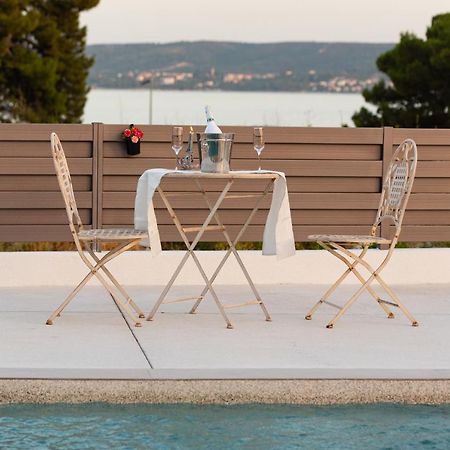 Beach Haven House With Pool And Jacuzzi Каштела Екстер'єр фото