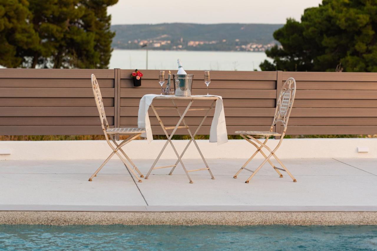Beach Haven House With Pool And Jacuzzi Каштела Екстер'єр фото