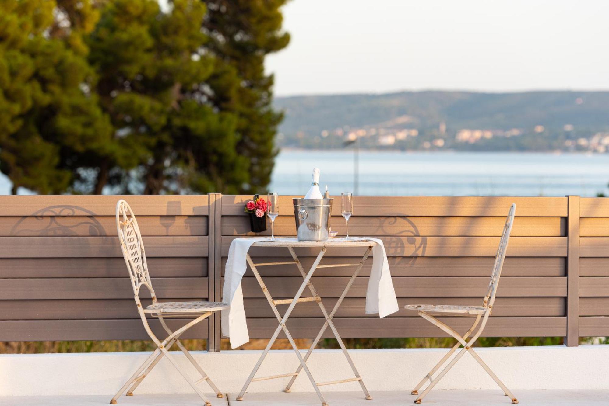 Beach Haven House With Pool And Jacuzzi Каштела Екстер'єр фото
