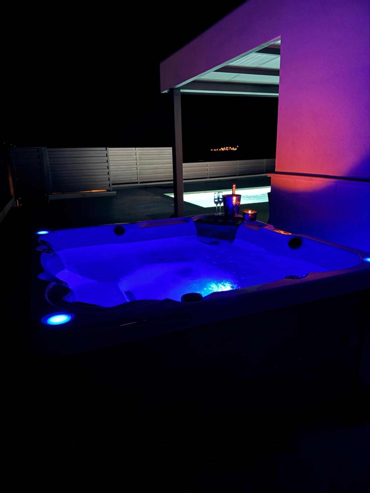 Beach Haven House With Pool And Jacuzzi Каштела Екстер'єр фото