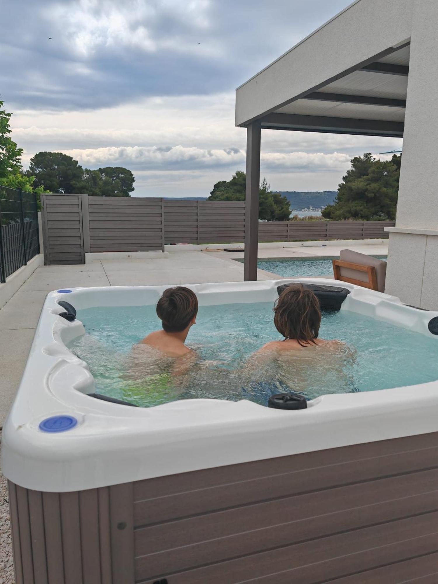 Beach Haven House With Pool And Jacuzzi Каштела Екстер'єр фото