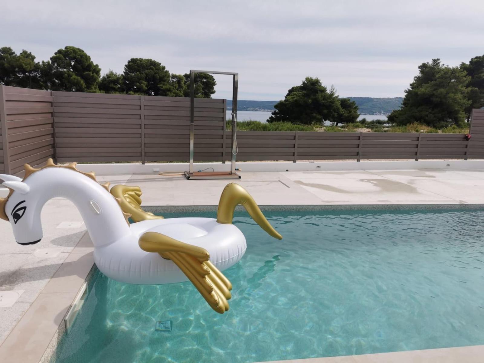 Beach Haven House With Pool And Jacuzzi Каштела Екстер'єр фото